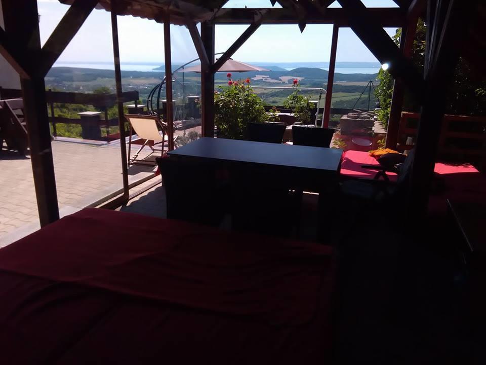 Borospince Vendeghaz Villa Pecsely ภายนอก รูปภาพ