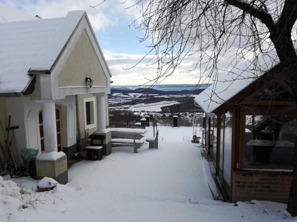 Borospince Vendeghaz Villa Pecsely ภายนอก รูปภาพ