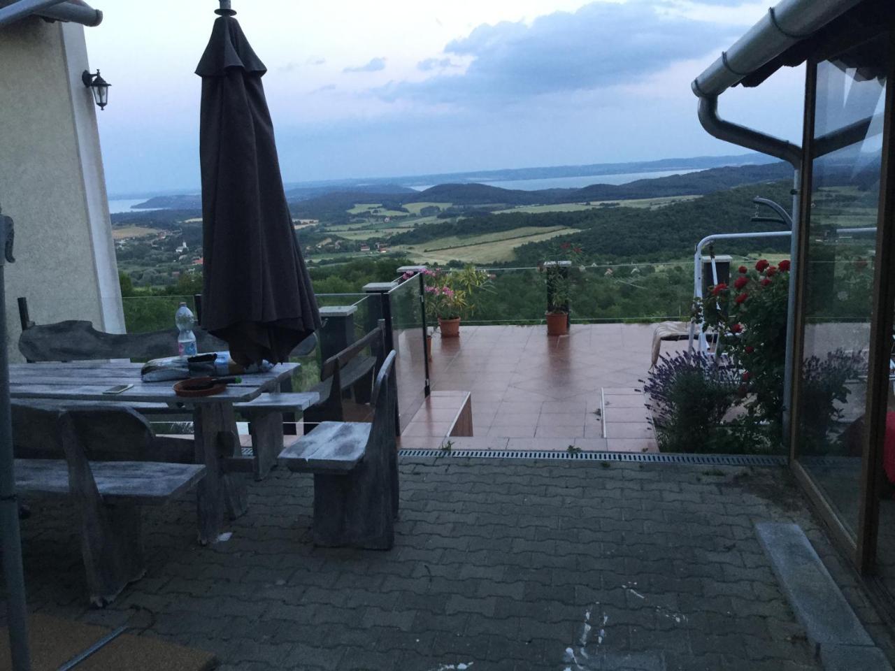 Borospince Vendeghaz Villa Pecsely ภายนอก รูปภาพ